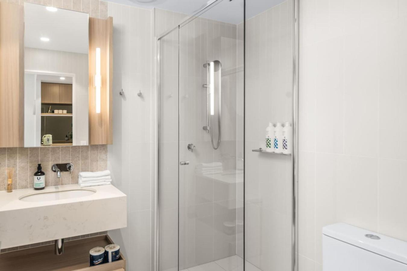 Modern 1br In Prime Queens Wharf Location Brisbane