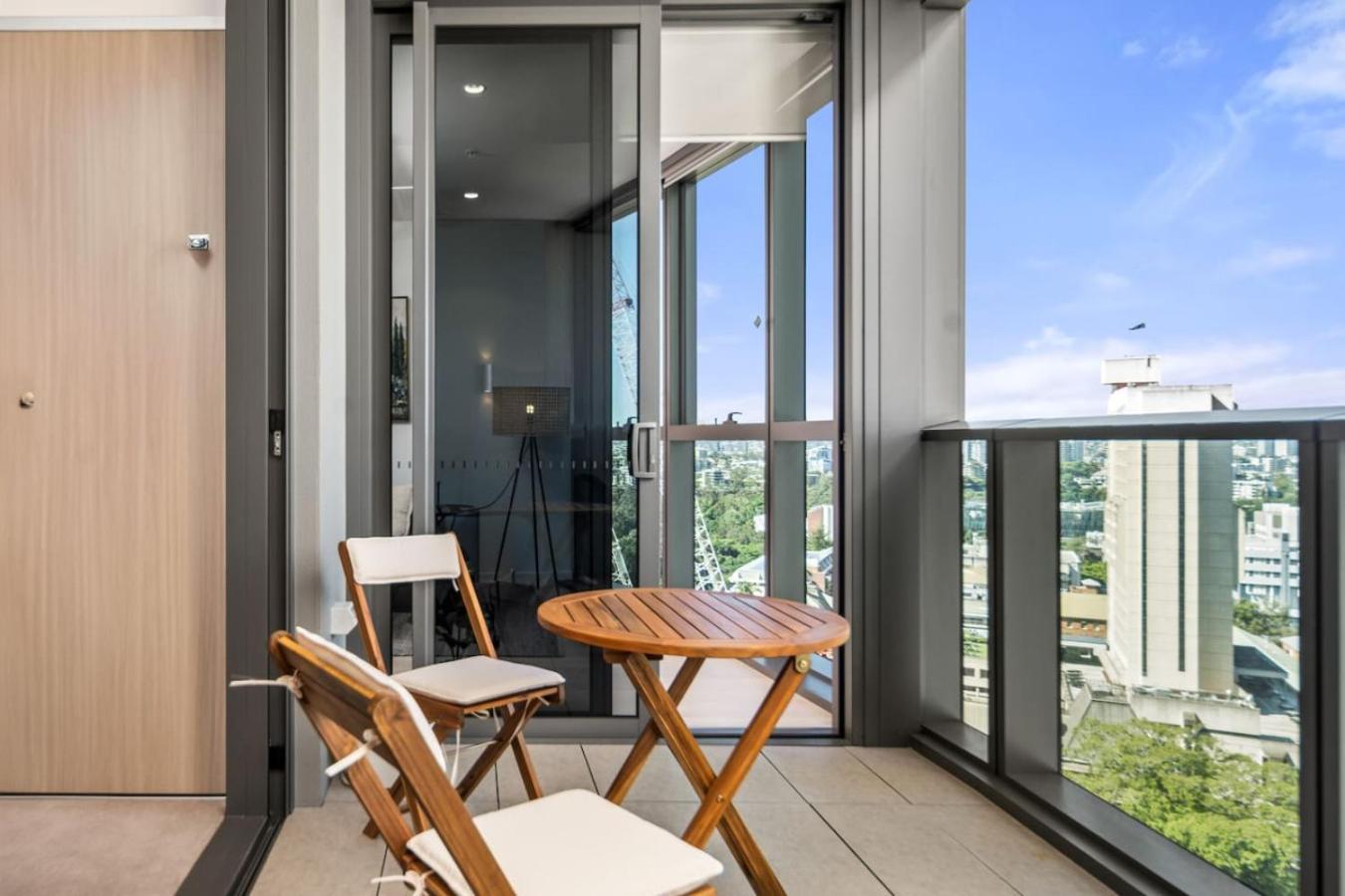 Modern 1br In Prime Queens Wharf Location Brisbane